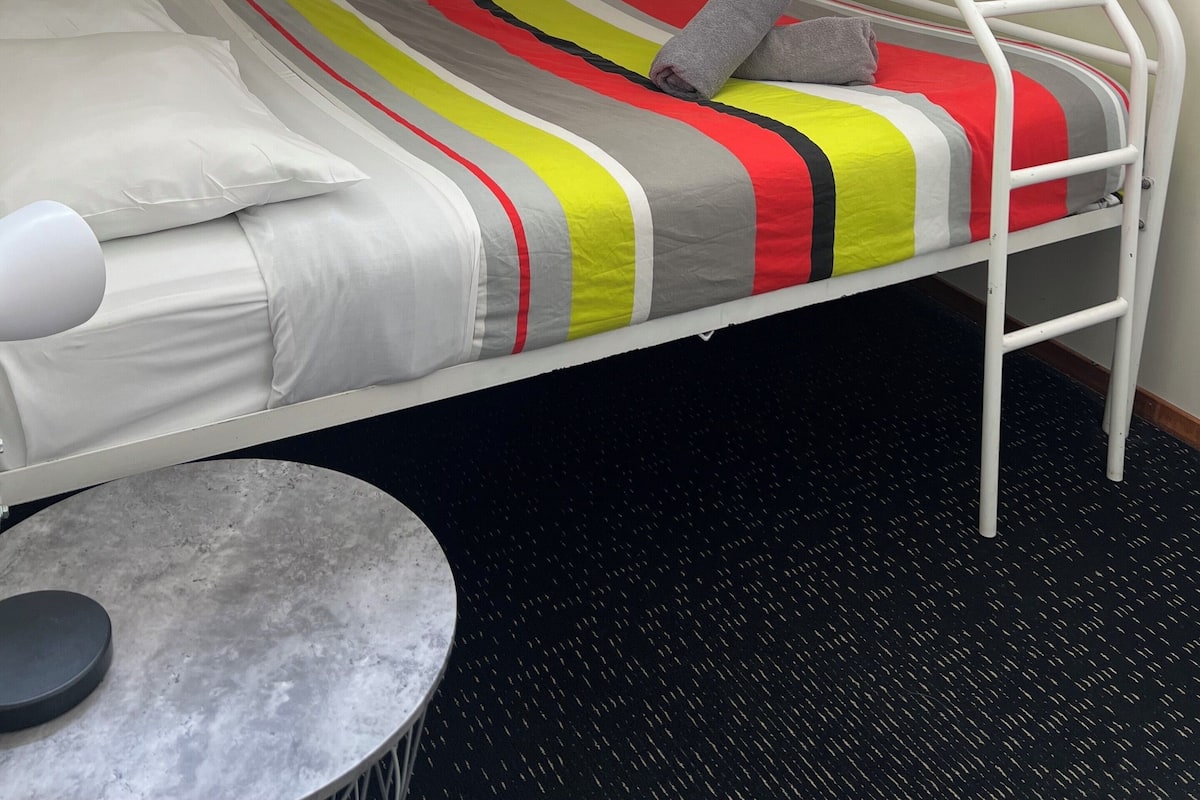 Suite estándar, 1 habitación, no fumadores, baño compartido (Single Room) | Servicio de la habitación