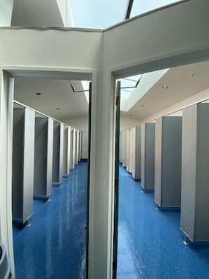 Shared bathroom - On Top Apartments & Hostel Backpackers (Dunedin)