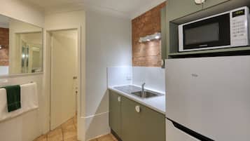Family Δωμάτιο, Μη Καπνιστών, Κουζινούλα (2Bd Family) | Ιδιωτική μικρή κουζίνα | Φούρνος μικροκυμάτων, βραστήρας νερού, φρυγανιέρα
