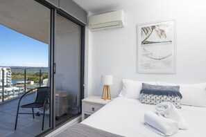 Individually decorated, individually furnished, desk, iron/ironing board - Sevan Apartments (Forster)