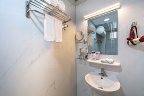 Ducha, artículos de tocador gratuitos, secador de pelo, batas