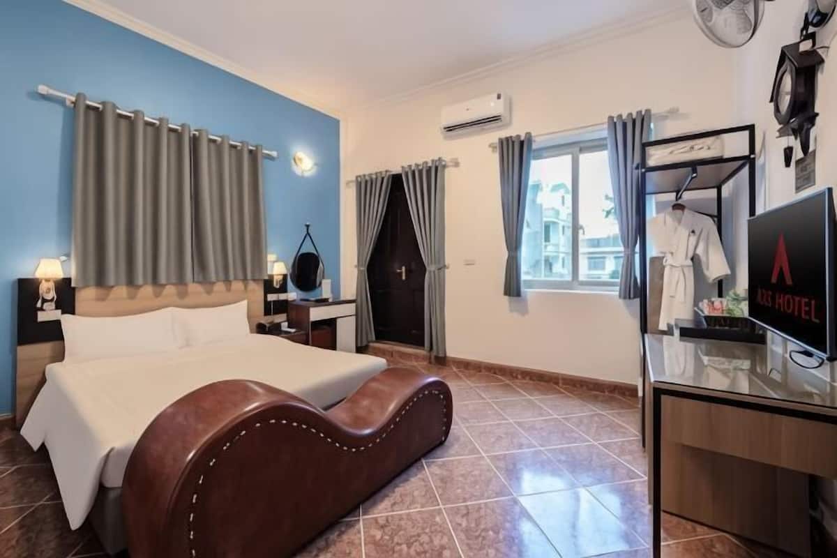 Minibar, in-room safe, blackout drapes, iron/ironing board