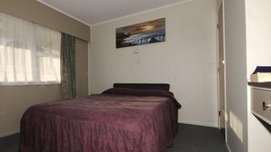 TV - Ascot Lodge Motel (Hamilton)