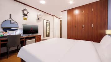 Superior Double Room | Minibar, in-room safe, blackout drapes, iron/ironing board