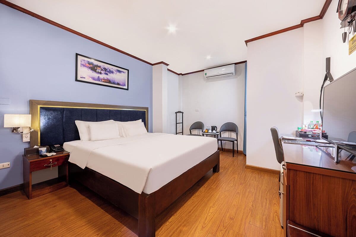 Minibar, coffres-forts dans les chambres, rideaux occultants