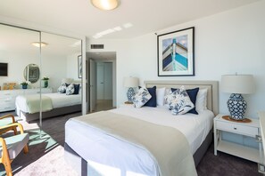Individually decorated, individually furnished, iron/ironing board - The Waterford on Main Beach (Main Beach)