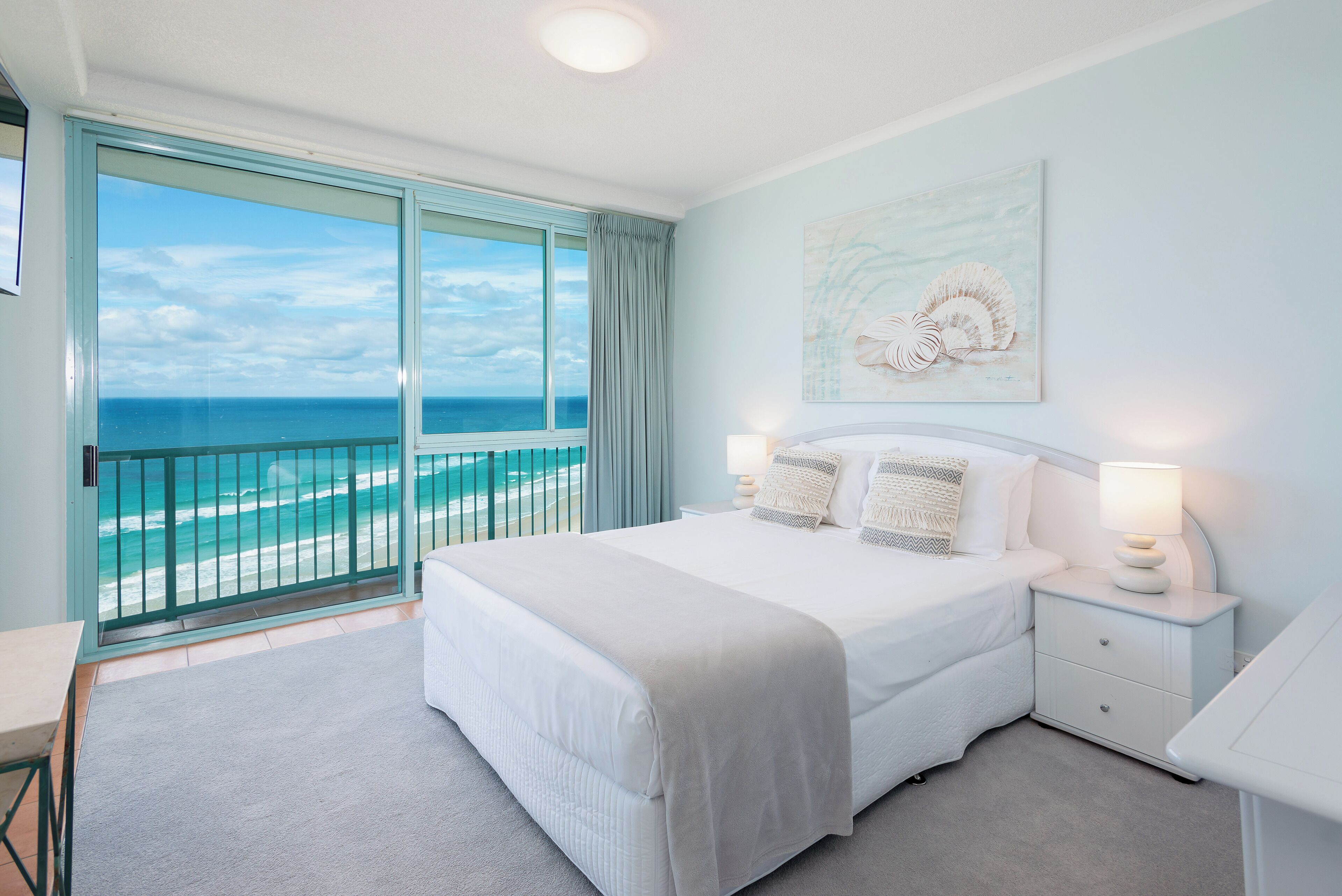 Deluxe-huoneisto, 2 makuuhuonetta, valtamerinäköala, rannan lähellä (1 Night Ocean View) | Silitysrauta/-lauta, ilmainen Wi-Fi, yksilöllisesti sisustettu