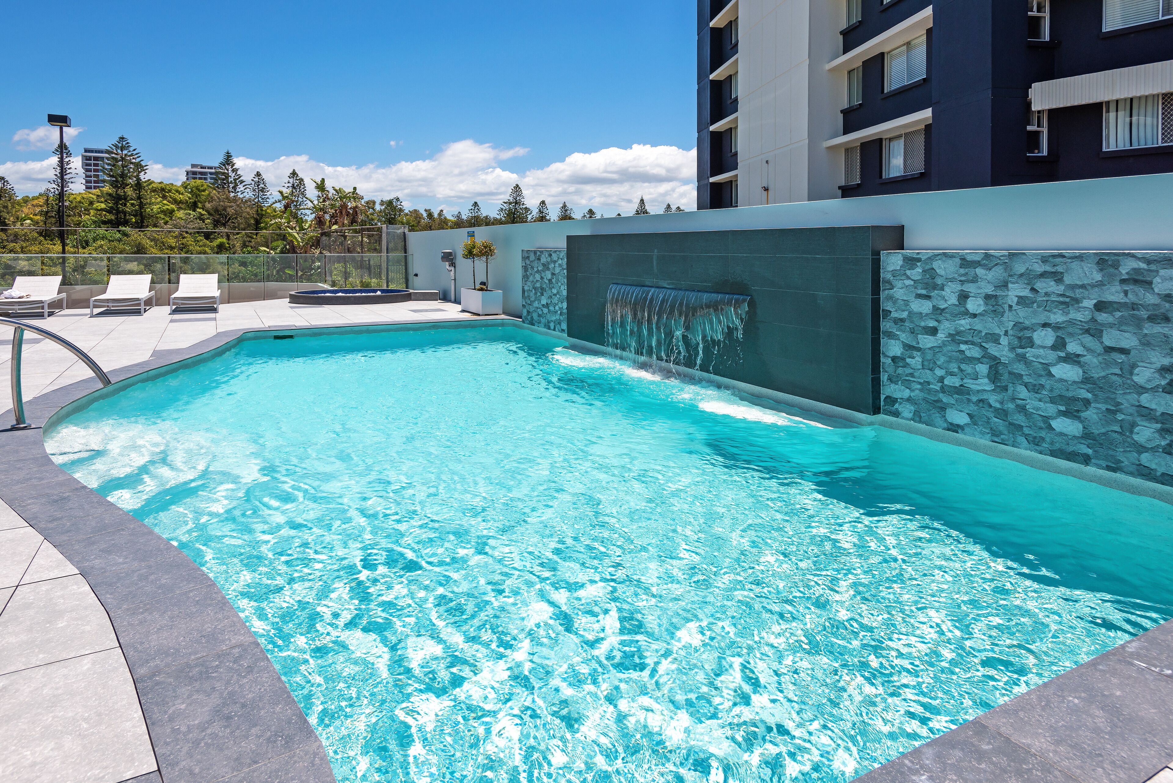 The Waterford on Main Beach — image 4