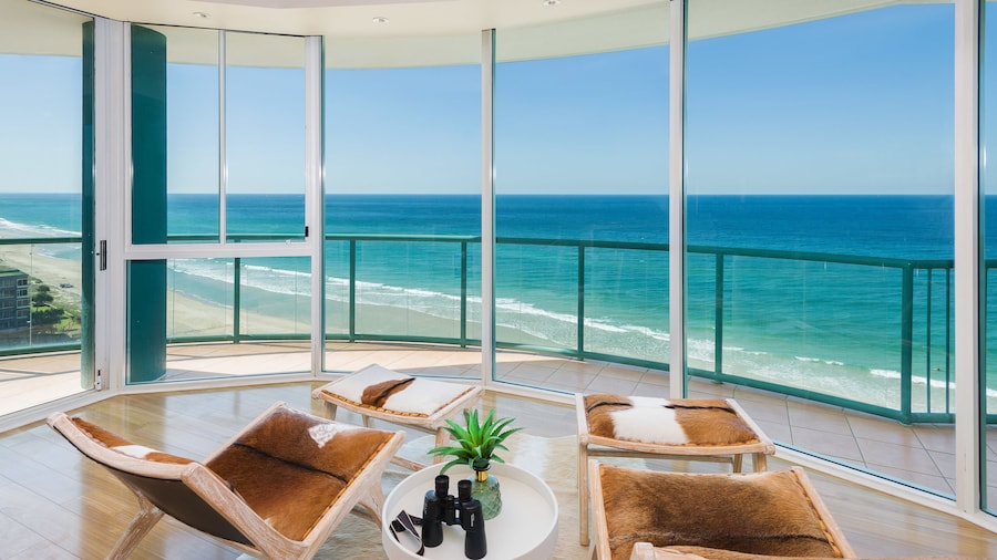 The Waterford on Main Beach