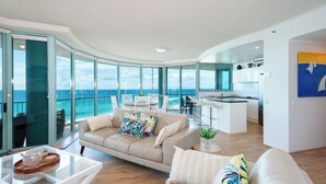 Leilighet – deluxe, 2 soverom, havutsikt, ved strandkanten (1 Night Ocean View) | Oppholdsområde
