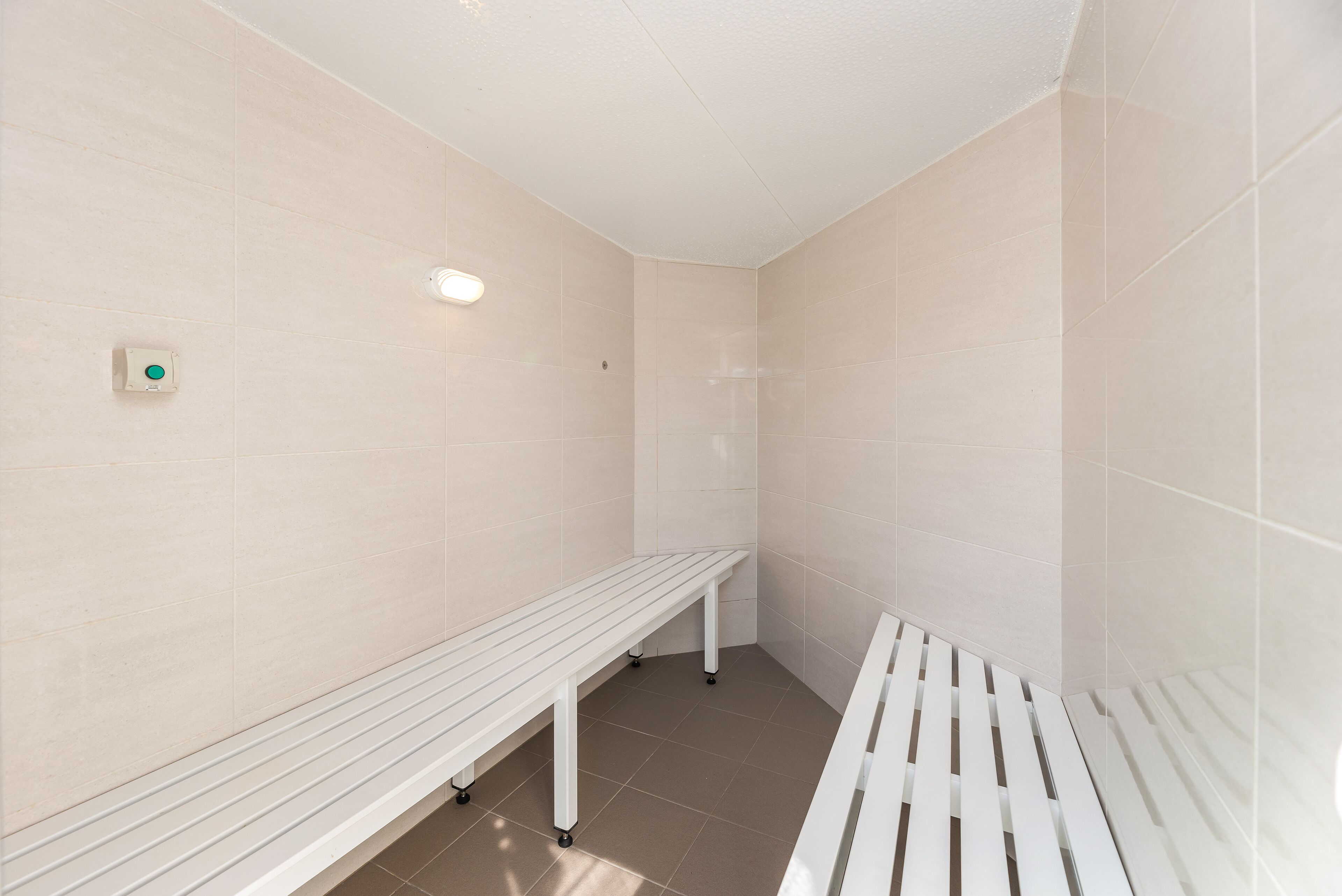 The Waterford on Main Beach — image 24