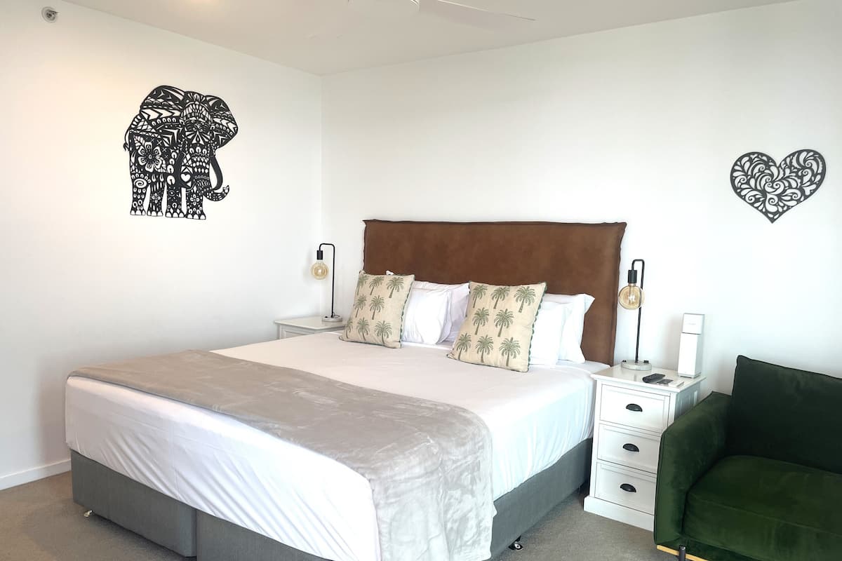 Luxury Apartment, 2 Bedrooms | Individually decorated, individually furnished, iron/ironing board