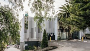 A modern building with a vertical design and a sign that reads "Cafe". - Areca Launceston (Launceston)