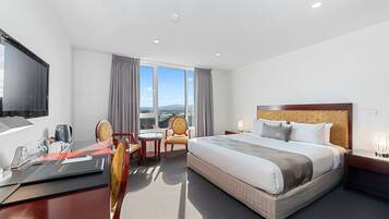 Værelse - 1 kingsize-seng - byudsigt | Skrivebord, strygejern/strygebræt, gratis Wi-Fi, sengetøj