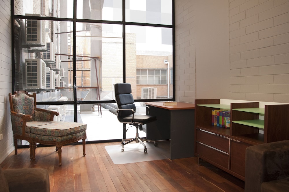 Kangaroo Inn by null