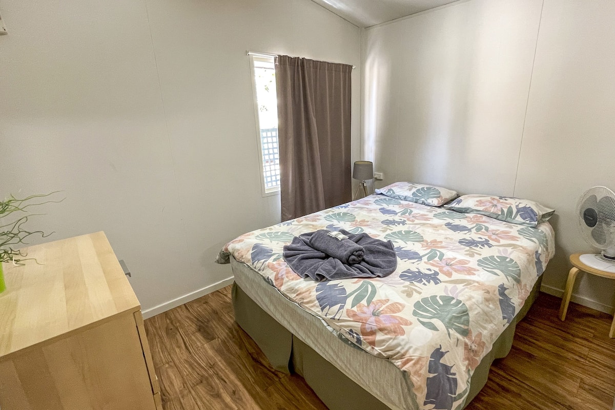 Standard Cabin – Shared Bathroom (No Bathroom inside Room) | 1 bedroom, free WiFi, bed sheets