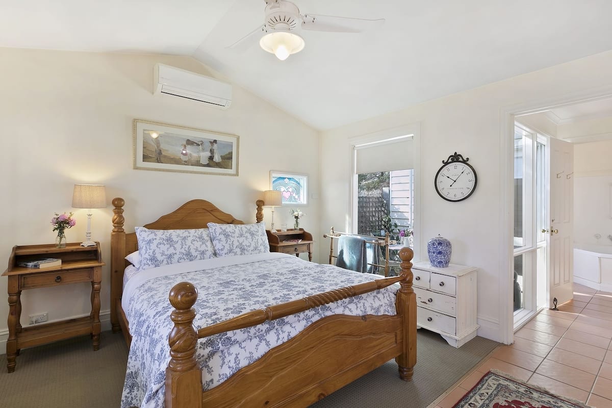 Woodcutters Cottage | Soundproofing, iron/ironing board, cots/infant beds, bed sheets