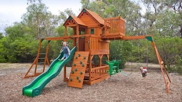 Children’s play area – outdoor