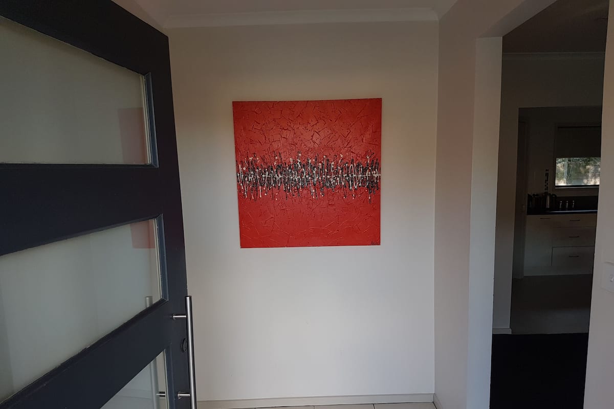 Economy appartement, 2 slaapkamers, keuken, op benedenverdieping | 1 slaapkamer, donzen dekbedden, een bureau, verduisterende gordijnen