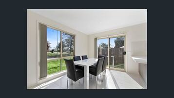 House, 2 Bedrooms, Kitchen, Ground Floor | In-room dining