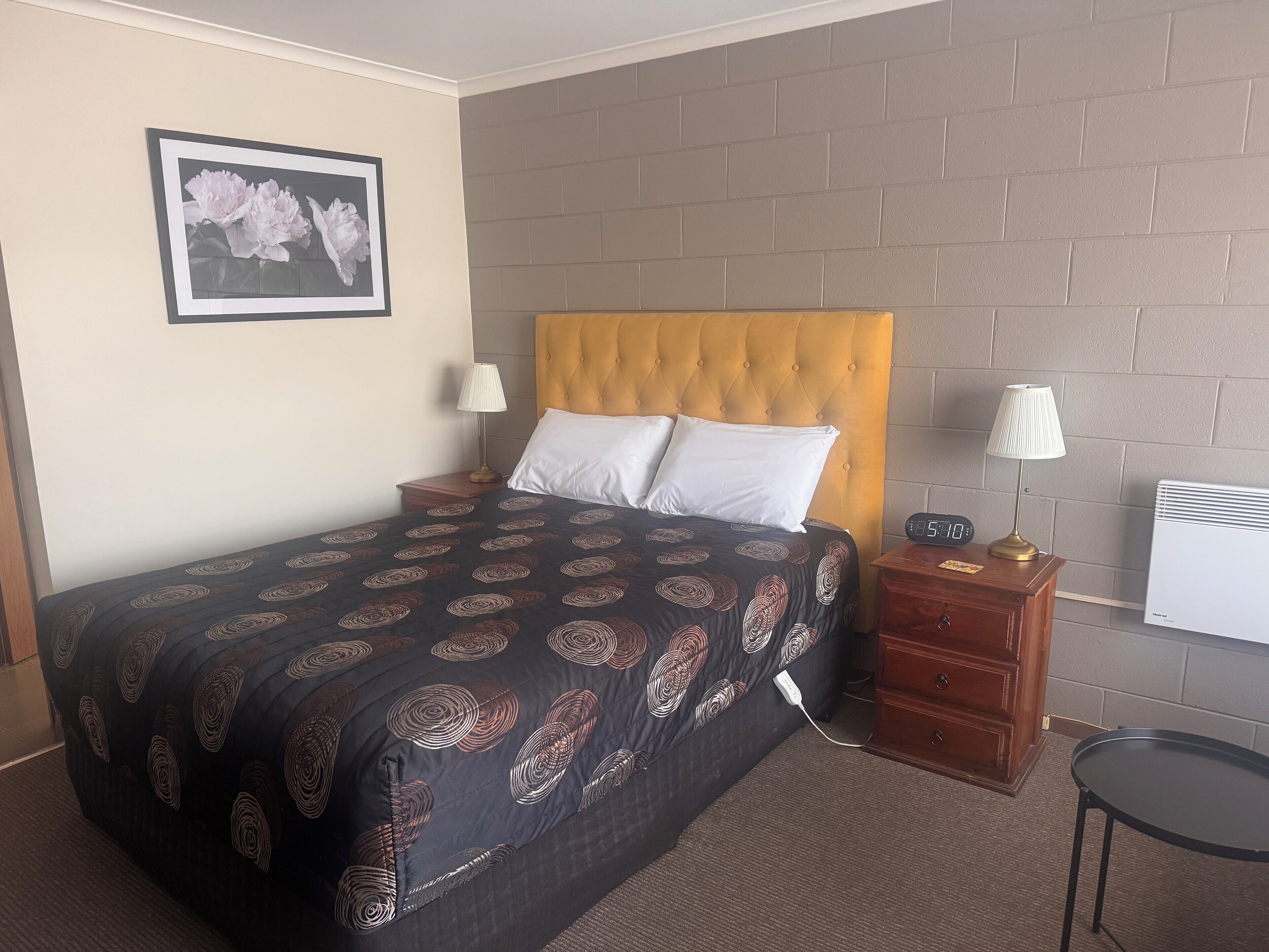 Deluxe Double Room | Iron/ironing board, free WiFi, bed sheets