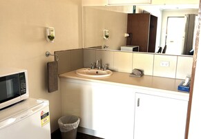 熨斗/熨板、免费 WiFi、床单