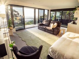 全景开间, 无烟房, 简易厨房 (Studio apartment) | 起居区 | 50-英寸智能电视（配备数码频道）