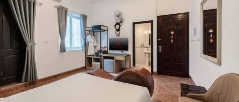 Habitación doble superior, 1 cama doble | Minibar, caja fuerte, cortinas opacas y tabla de planchar con plancha