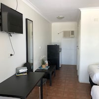 Habitación Deluxe con 2 camas individuales | Zona de estar | Una televisión