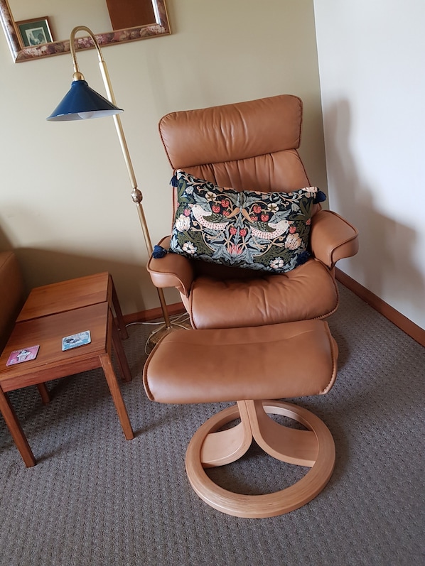 标准公寓, 1 间卧室 (Cornwall Cottage) | 起居区 | 40-厘米智能电视(配备卫星频道)、电视、Netflix