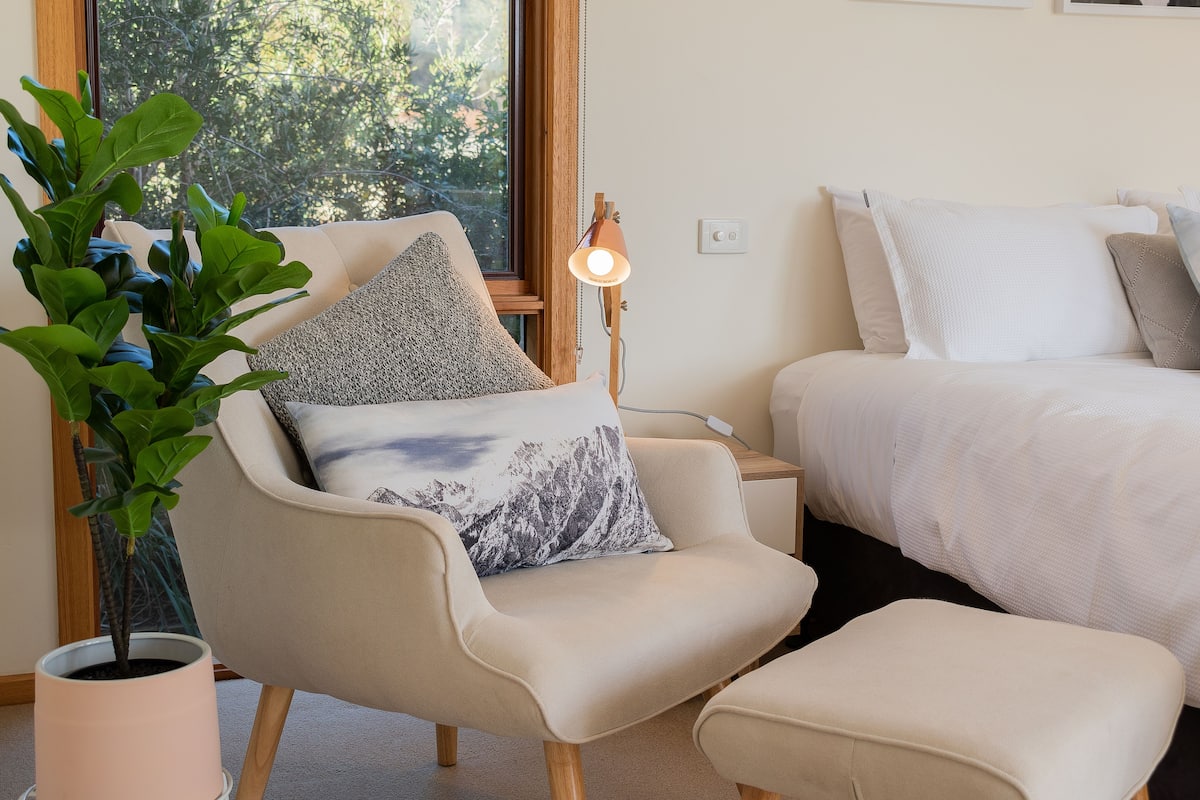 Luxe beddengoed, een kluis op de kamer, een strijkplank/strijkijzer