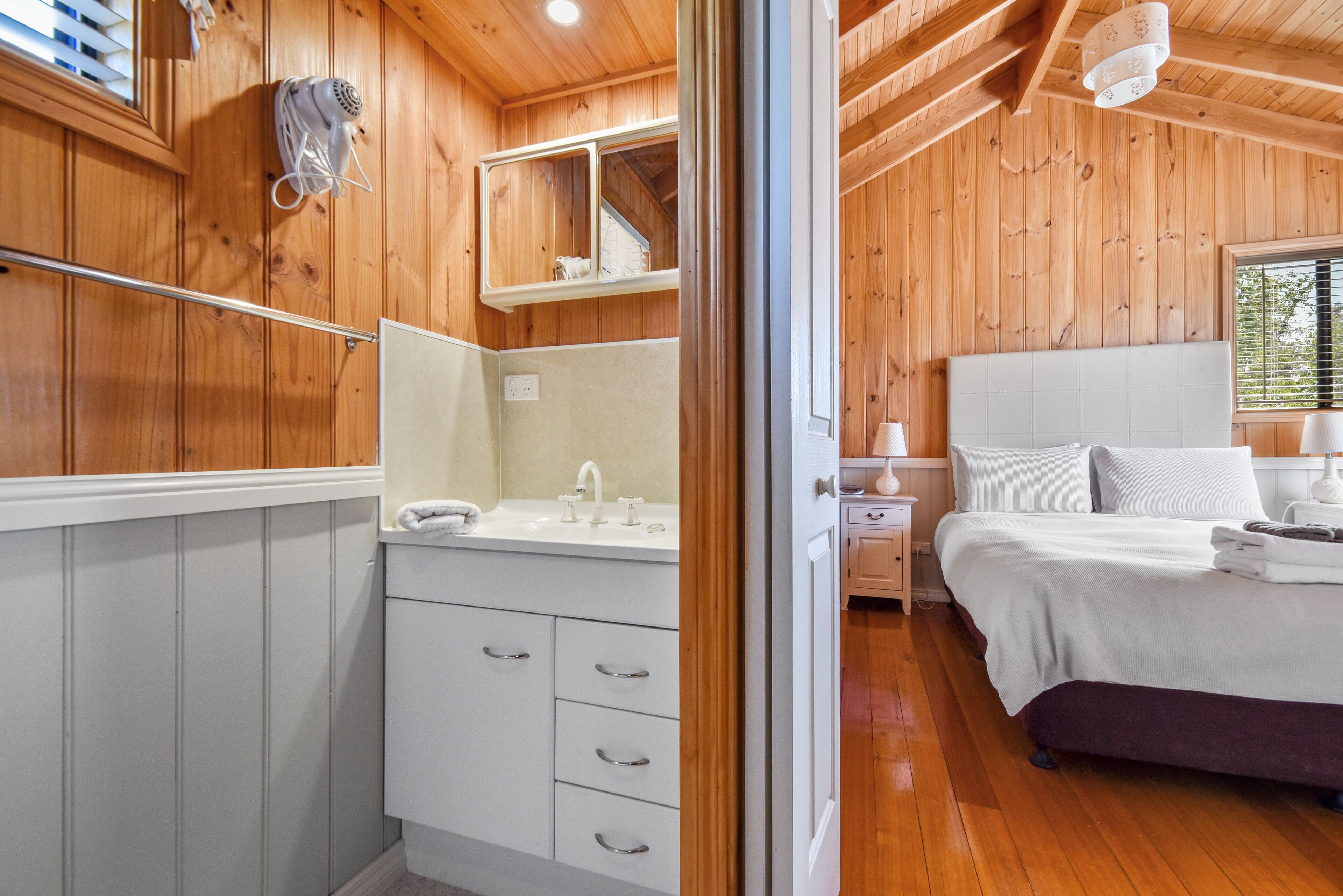 Hazelcreek Cottages — image 8