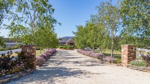 Front of property - Hazelcreek Cottages (Exeter)