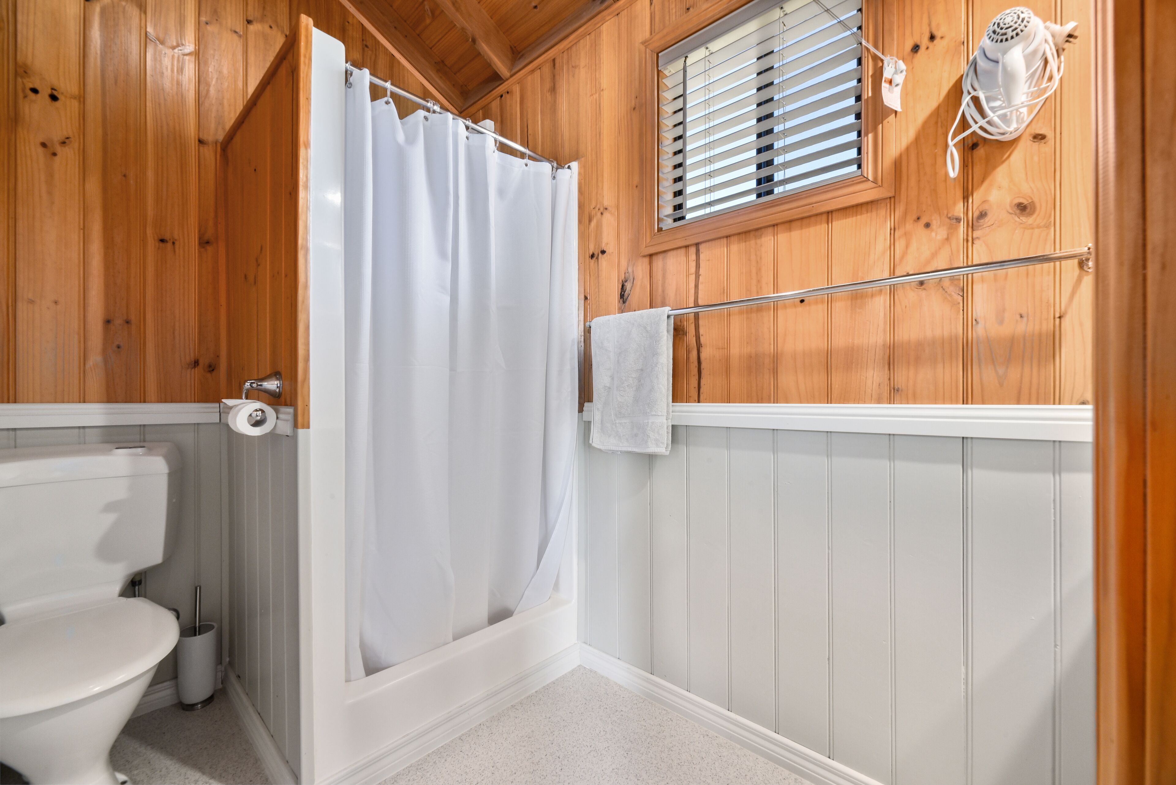 Hazelcreek Cottages — image 9