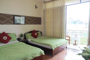 Neljän hengen standard-huone, 1 makuuhuone | Parveke