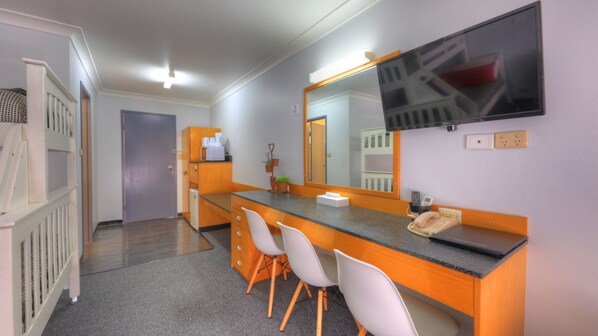 Sábanas de algodón egipcio, colchones con pillow-top y escritorio 