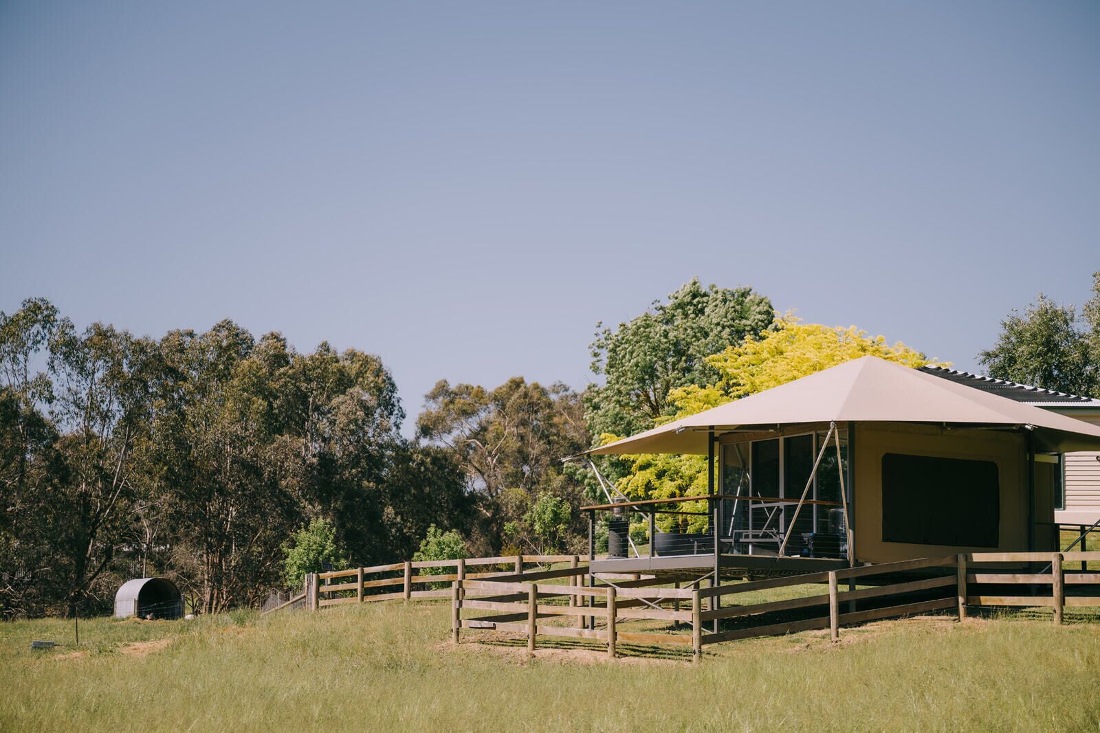 Tent (Eco) | Langsir/tirai gelap terus, seterika/papan seterika, cadar katil 