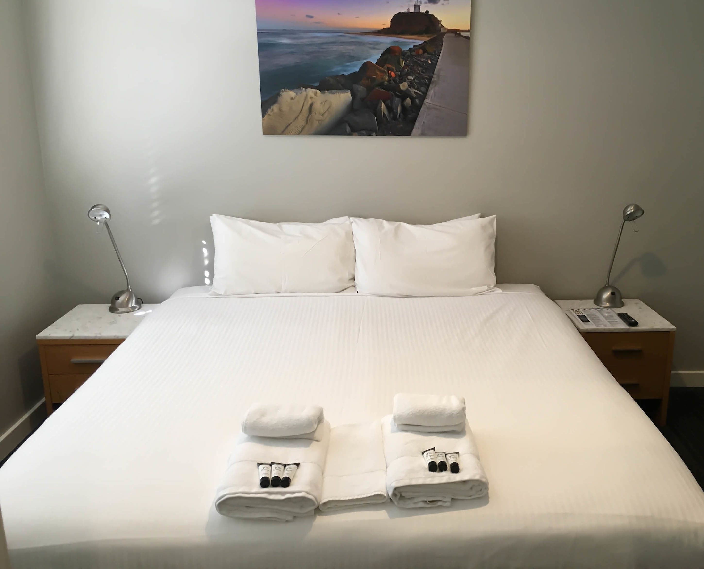 Standard Room, 1 King Bed, Non Smoking, Private Bathroom (King or Twin w/ ensuite)