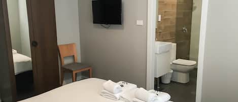 Standaard kamer, 1 kingsize bed, niet-roken, privébadkamer (King or Twin w/ ensuite) | Gratis wifi