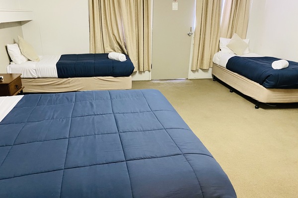 Family Studio, Non Smoking (Family Standard Room) | Individually decorated, individually furnished, blackout drapes