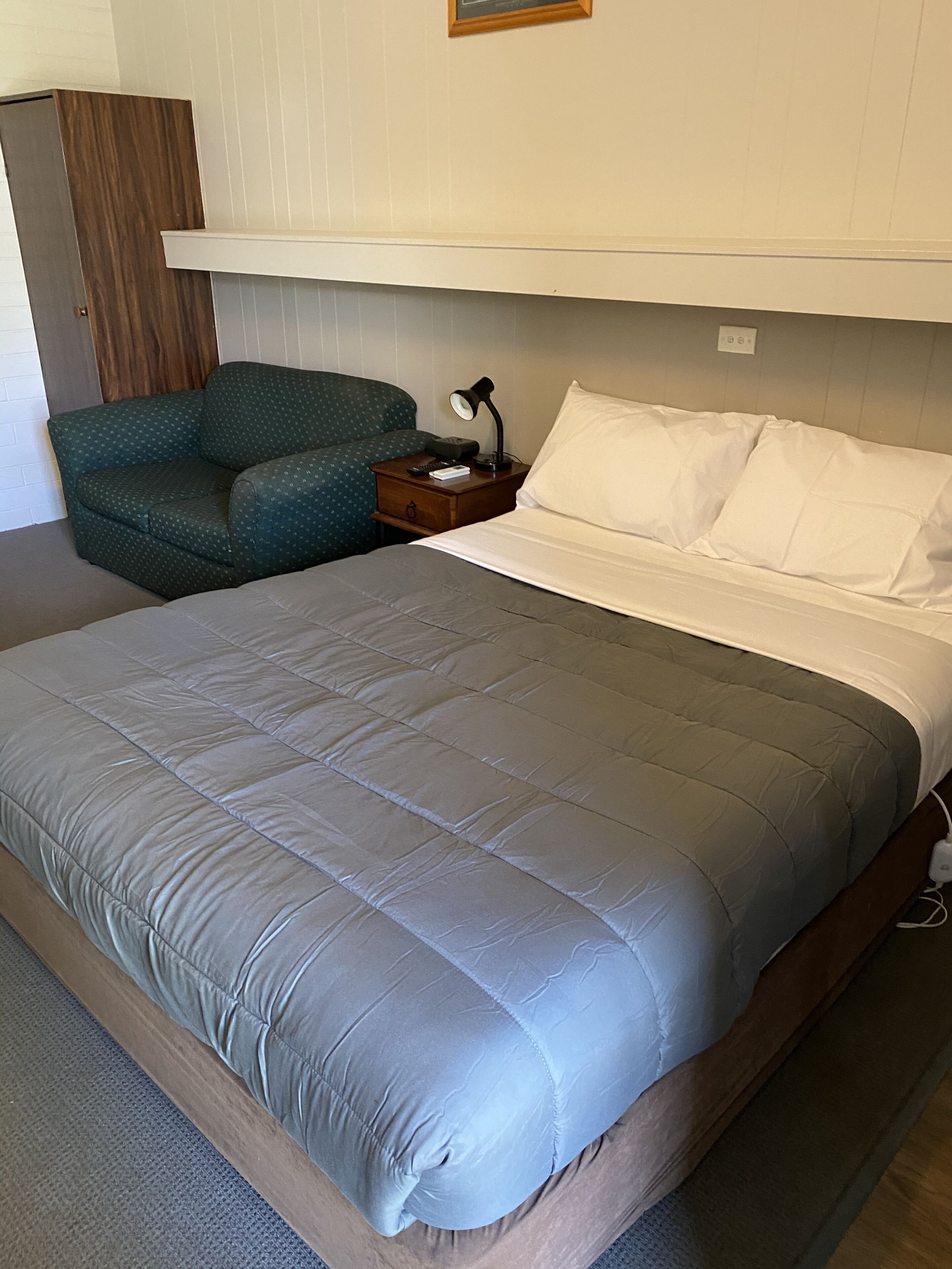 标准开间, 无烟房 (Queen Bed) | 特色装修、特色家居、遮光窗帘、熨斗/熨衣板