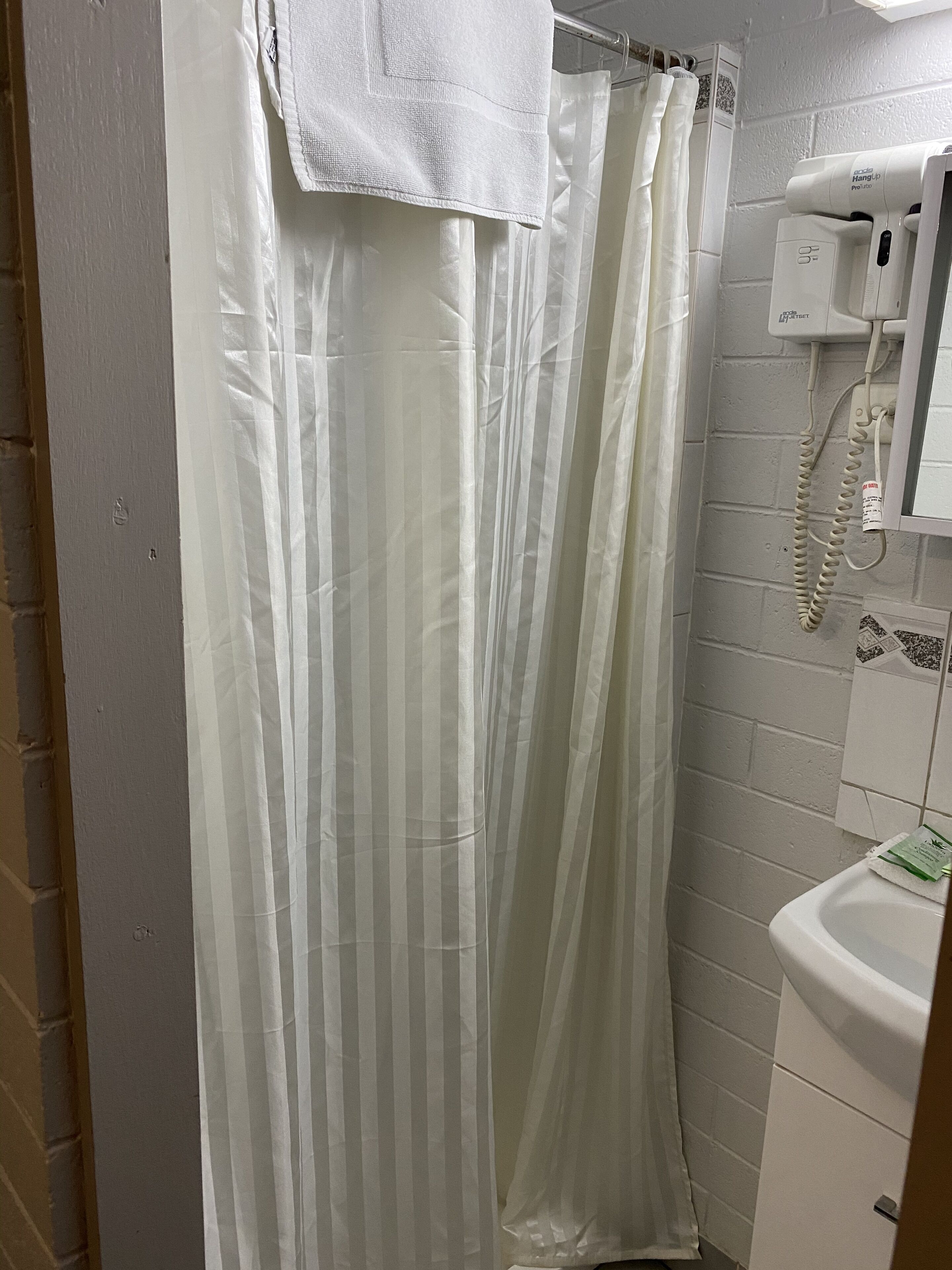 Monolocale Standard, non fumatori (Twin Room) | Bagno | Asciugacapelli, asciugamani
