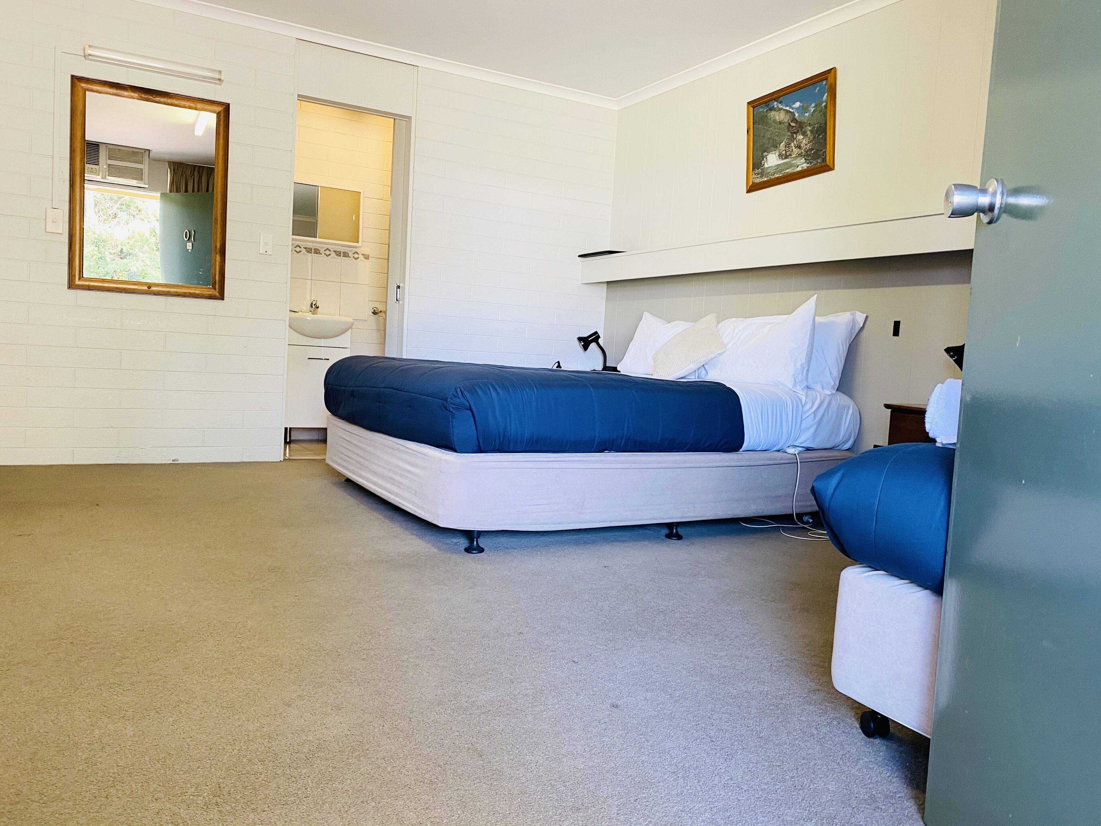 Family Studio, Non Smoking (Family Standard Room) | Individually decorated, individually furnished, blackout drapes
