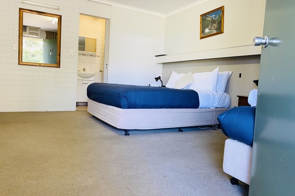 Family Studio, Non Smoking (Family Standard Room) | Individually decorated, individually furnished, blackout drapes