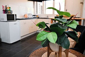 Estudio estándar, no fumadores, cocina básica (The Loft Suite) | Cocina básica privada | Frigorífico y cafetera o tetera