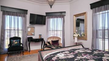 Standard Room, Non Smoking, Jetted Tub (Grande Vista) | Premium bedding, minibar, individually decorated, individually furnished
