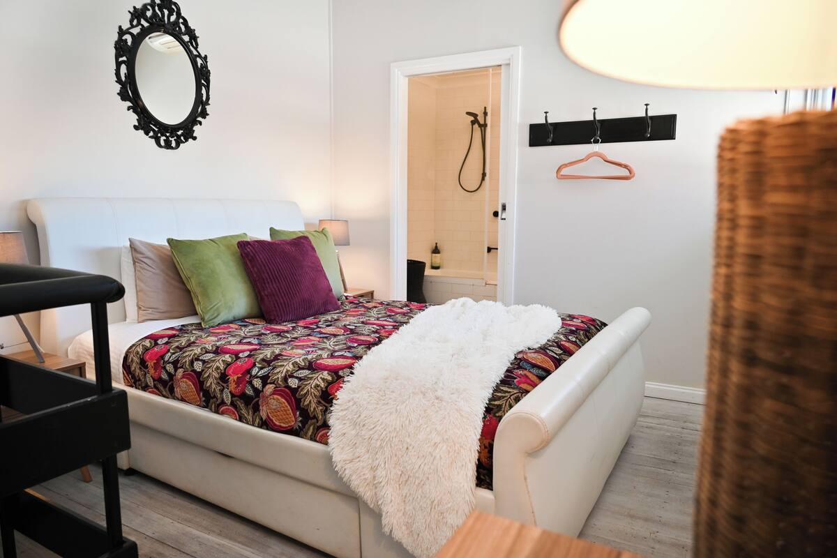 Estúdio standard, para não fumantes, cozinha americana (The Loft Suite) | Roupas de cama premium, frigobar, ferros/tábuas de passar roupa