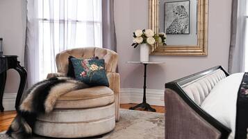 Standard Room, Non Smoking, Jetted Tub (Grande Vista) | Premium bedding, minibar, individually decorated, individually furnished