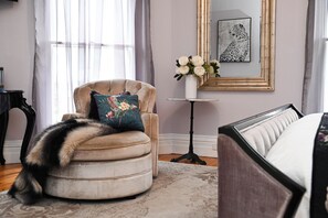 Habitación estándar, no fumadores, bañera de hidromasaje (Grande Vista) | Ropa de cama de alta calidad, minibar, decoración individual