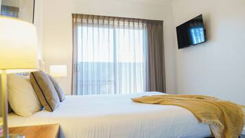 1 bedroom, premium bedding, in-room safe, desk